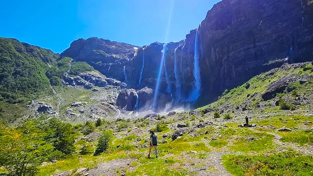 Cómo es el sendero de trekking argentino que se parece a un paisaje de ensueño de los Alpes suizos