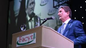 Quién es Héctor Laca, el agro empresario que se hizo de abajo y tiene una Ferrari