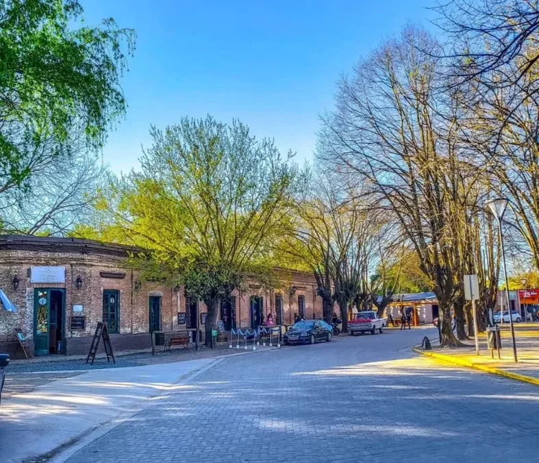 Cómo es y dónde queda el pintoresco pueblo a 90 kilómetros de CABA donde se festeja la Fiesta de la Picada y la Cerveza