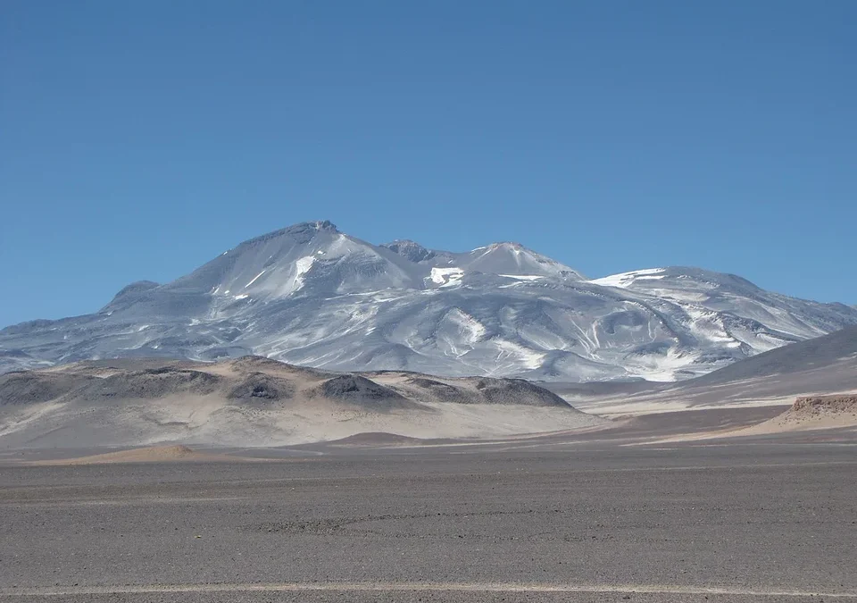 Argentina lidera el ranking mundial de los volcanes más altos del mundo: cuál es y en qué provincia queda el pico más elevado
