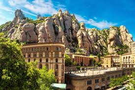 El lugar cercano a Barcelona con una abadía de mil años al que se llega en funicular