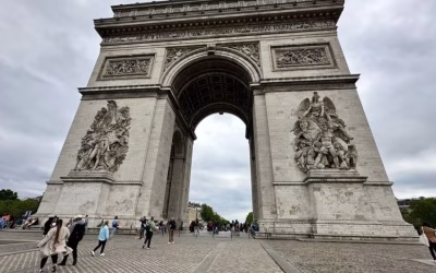Le dicen la pequeña París: réplica del Arco del Triunfo, el spa más grande de Europa y precios muy accesibles