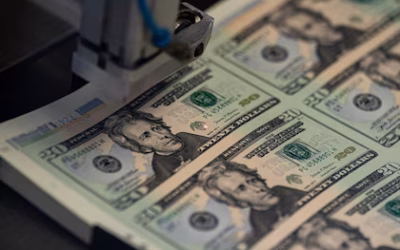 El dólar oficial cerró hoy en $1.420 para la compra