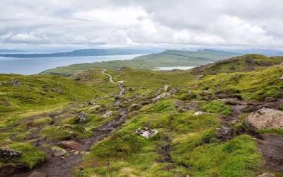 En Escocia: La isla con las más increíbles formas geológicas y una imagen que se convirtió en ícono