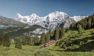 Mürren, el pintoresco pueblo suizo sin autos, aislado entre montañas y accesible sólo por teleférico