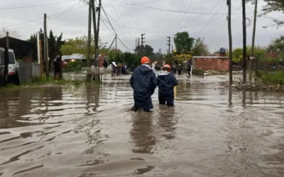 La provincia de Buenos Aires bajo el agua: las intensas lluvias desataron caos y evacuaciones en varios municipios. Hay un muerto y tres personas desaparecidas