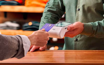 Pagos y cuotas con tarjeta de crédito en dólares: el Gobierno alista nuevas medidas para la “dolarización endógena”