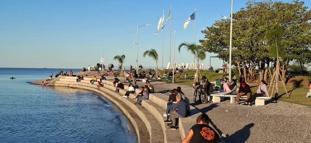 Escapadas urbanas al borde del río: dos parques públicos para disfrutar al aire libre del día en el AMBA