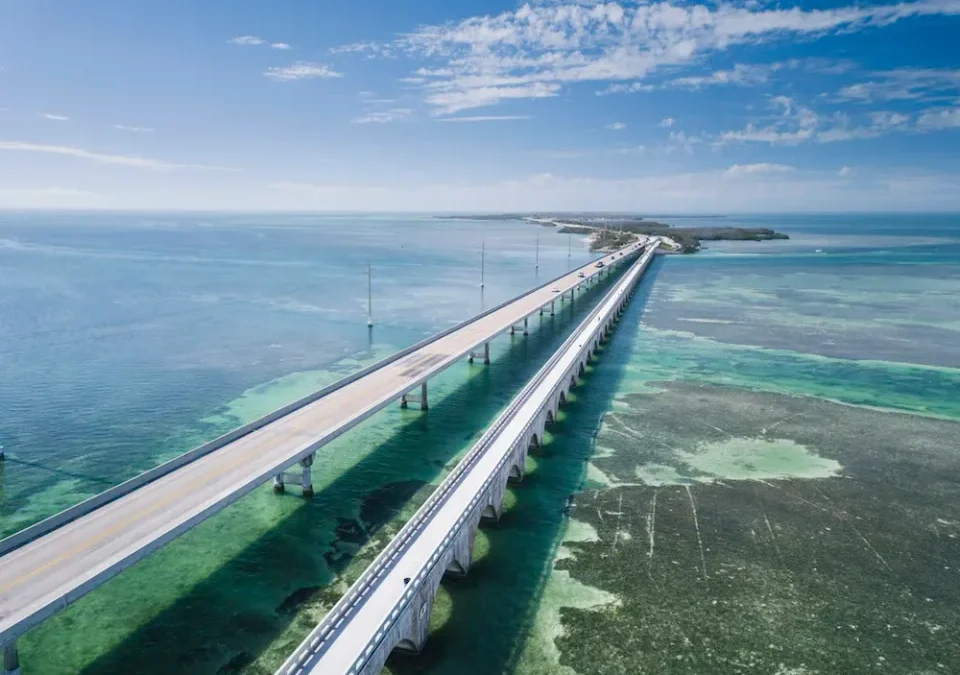 ¿Cómo es la autopista flotante que une, en auto, 44 islas en Estados Unidos?: los detalles