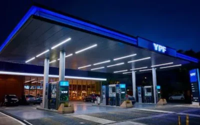 La audaz jugada de YPF: sube la nafta, pero la vas a poder pagar más barata con un truco