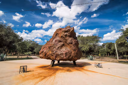 El parque, único en el mundo, donde se ven los meteoritos más grandes