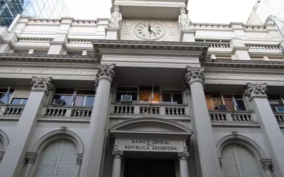 Sacudón a la tasa de interés: frenó el dólar pero inquieta el impacto sobre el crecimiento de la economía