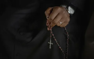 El rezo del Rosario beneficia la salud mental, revela un estudio reciente