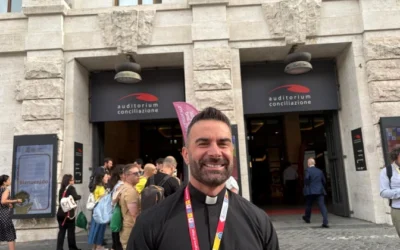 El secreto de un sacerdote influencer: no complicar el mensaje “porque el Señor es sencillo”