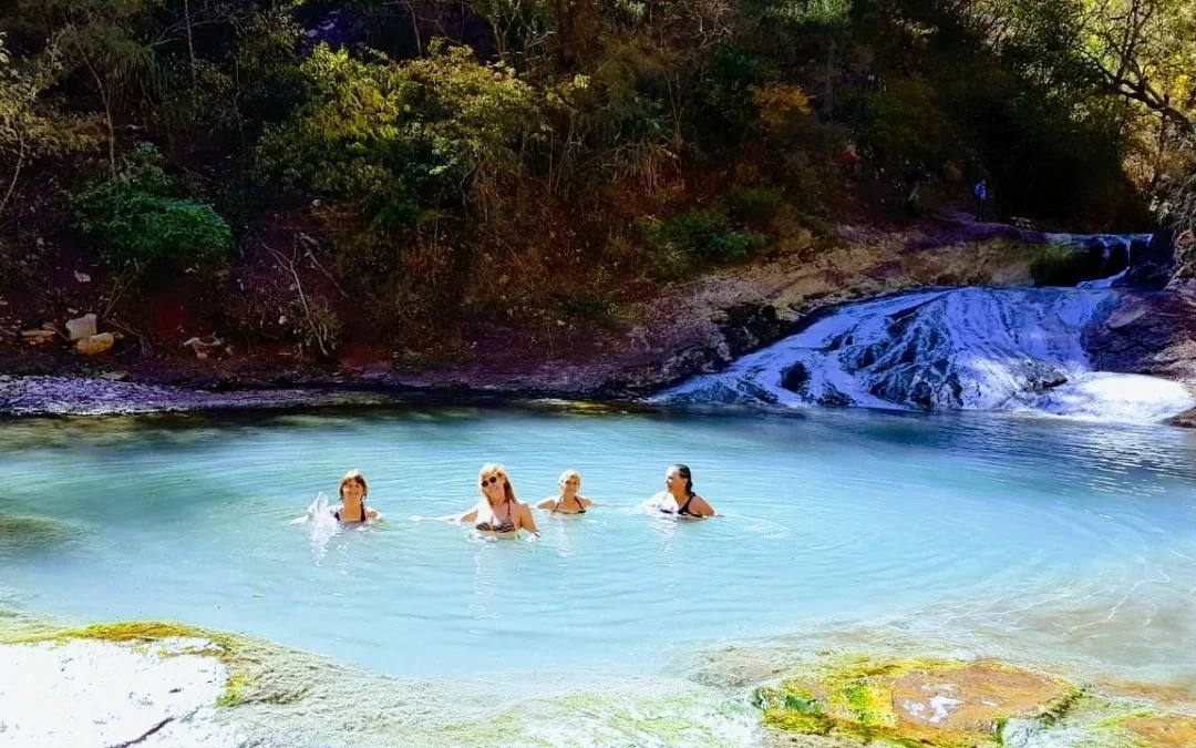 Ni Federación ni Cacheuta: las termas de aguas turquesas entre montañas ideales para este invierno