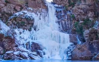 Ni La Cumbre ni Nono, turismo de aventura: dónde está el rincón serrano con cascadas que se congelan en invierno