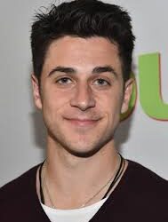 El actor David Henrie y EWTN Studios se unen para lanzar la nueva docuserie «Buscando la Belleza»