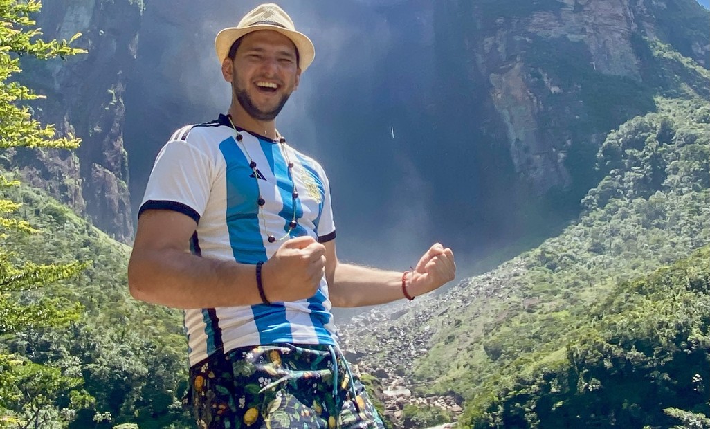 Agustín Saez, un mendocino que vive al máximo: tiene 30 años, conoció 100 países y fundó su propia empresa