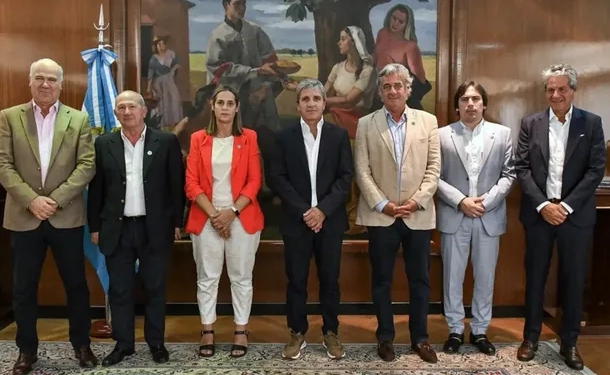 El gobierno convocó a la Mesa de Enlace a debatir sobre el futuro del INTA, cuando debería ser al revés: En este punto, a los ruralistas no les queda otra que ponerse los pantalones largos