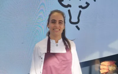 La Maestra Parrillera Natasha Salman Dib disfruta cada vez que prende un fuego y dice que: “el asado une, no importa el partido político ni el equipo de fútbol, hago esto desde los 14 años”