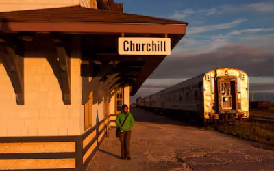 El tren que atraviesa bosques y tundras en busca de auroras boreales