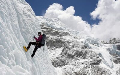 Nepal ofrece permisos gratuitos para escalar 97 nuevas cumbres y desafía la saturación del Everest