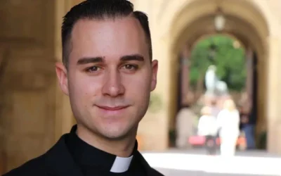 “No pierdas nunca la alegría”: El consejo de León XIV a joven sacerdote de 24 años recién ordenado
