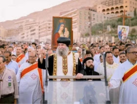 Cientos de miles se congregan en monasterio en Egipto para honrar a la Virgen María