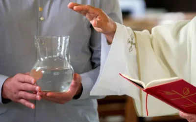 ¿Es superstición el uso del agua bendita?