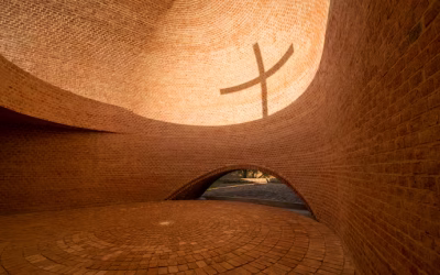 Fue elegida como la mejor construcción religiosa del mundo, está oculta en una llanura y guarda un secreto