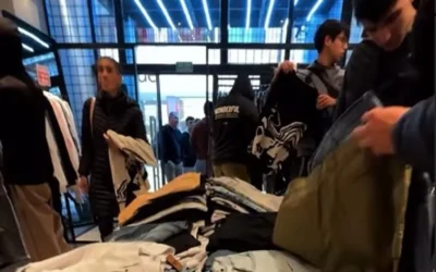 Una Pyme textil se aburrió de tanta queja y atrajo colas con ofertas de ropa entre $5000 y $20 mil