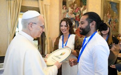 El Papa instó a los jóvenes a «no convertir a la paz en un eslogan» sino «que hay que dar testimonio»