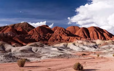 El pueblo jujeño escondido que guarda un valle rojo similar a Marte