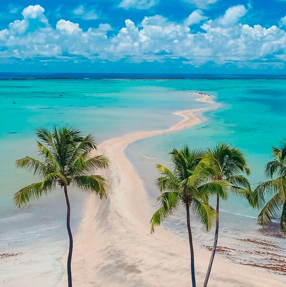 El fenómeno natural que sólo puede verse unos minutos al día y transforma una playa brasileña en un escenario bíblico