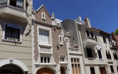 Dónde queda «la Malasia Argentina» que deslumbra con sus calles y arquitectura