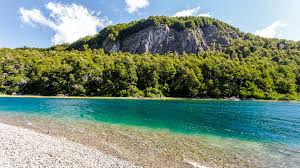 Esquel en primavera: astroturismo, parapente y navegación lacustre entre otras actividades