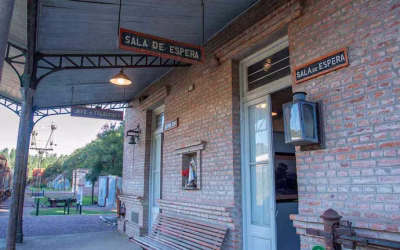 Estación de tren, escuela y subte: el pueblo de Buenos Aires donde nada es lo que parece