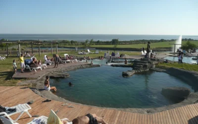 Ideal para un finde largo: turismo, río, pescado y termas en la ciudad con nombre de realeza