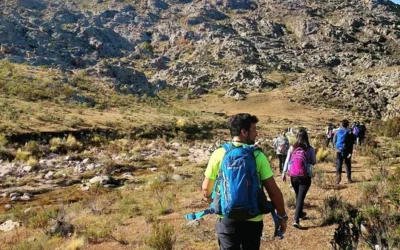 Refugio en las Altas Cumbres: Trekking de 7 horas, cascadas y vistas únicas