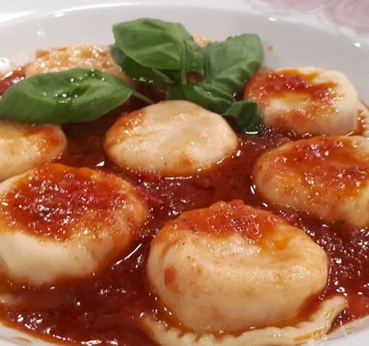 Rocío Strat: “Cocinan con el corazón” y dan de comer pasta libre por $18 mil a dos horas del Obelisco