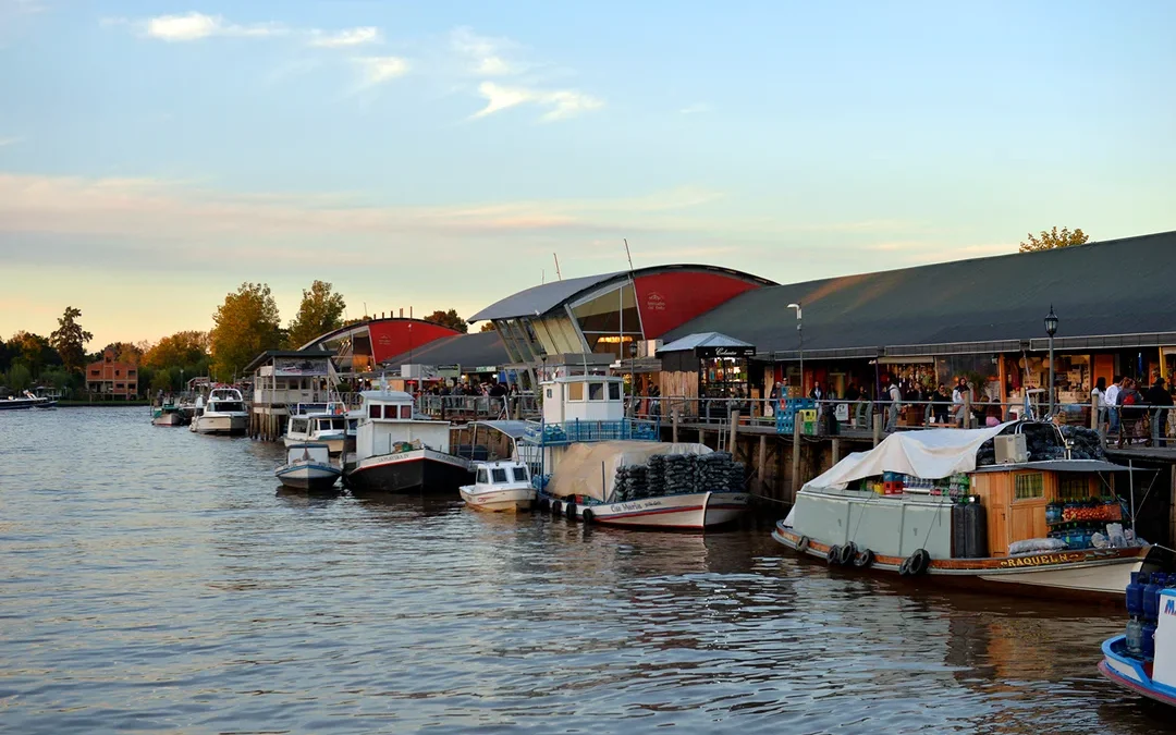 Finde largo: 3 destinos ideales para comer con vista al río y relajarse cerca de CABA