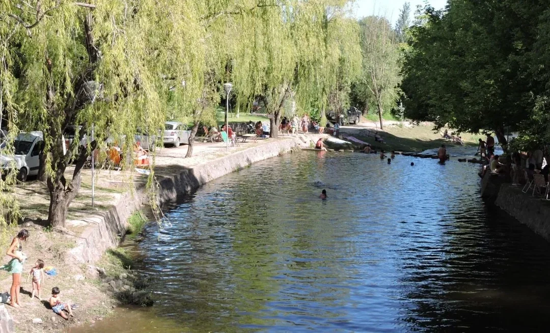Dónde queda la Ciudad que alegra a la gente y eligen los amantes del senderismo