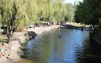 Dónde queda la Ciudad que alegra a la gente y eligen los amantes del senderismo