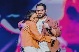 Itala y Juanjo lanzan “Dios te ama” en versión salsa: un canto para tener esperanza en el Señor