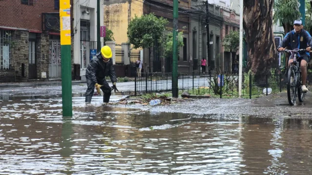 Temporal en Salta: inundaciones, granizo, voladura de techos y anegamiento en las calles
