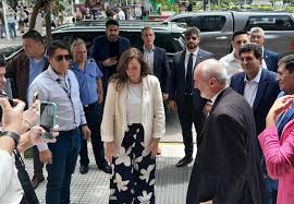 La vicepresidente Villarruel se reunió con el Obispo de La Rioja y visitó la tumba de Monseñor Angelelli