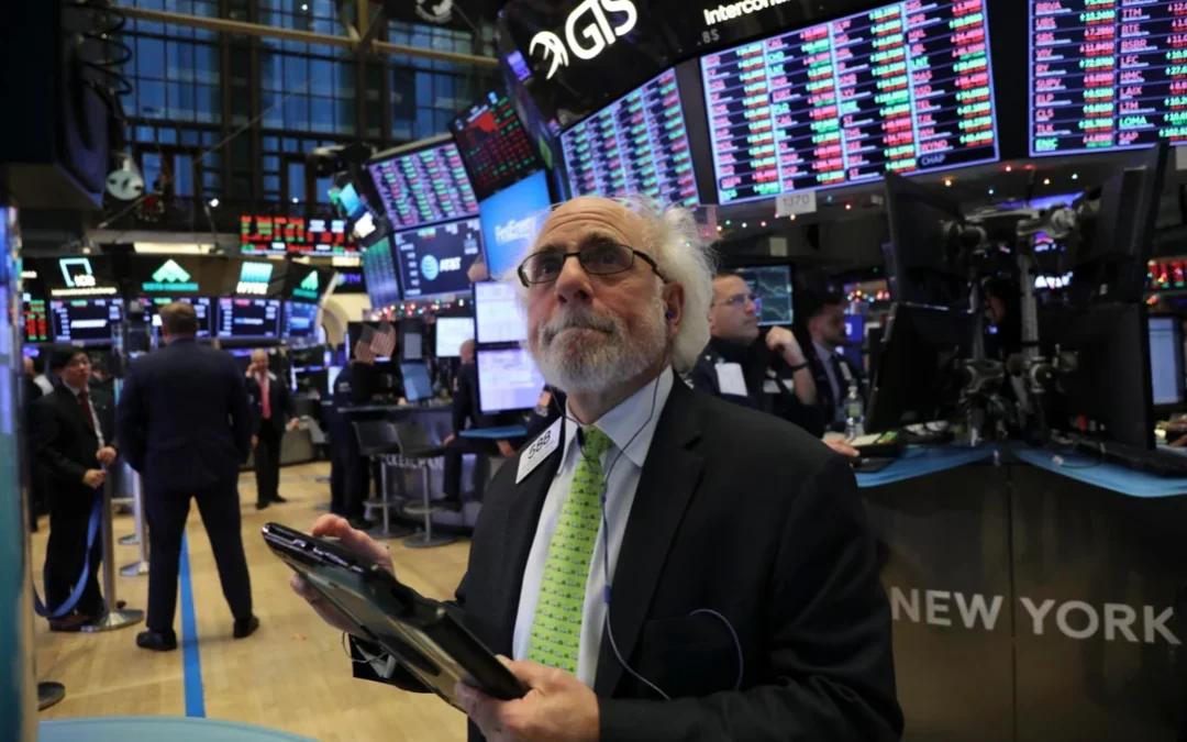 Suba de acciones y baja de bonos en mercados que siguen golpeados por la guerra