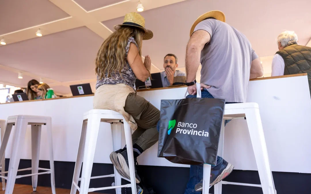 Competencia entre bancos: el Nación y el Provincia anunciaron crédito en dólares a tasa cero para el agro