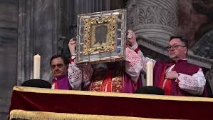 Vaticano. La exposición del Velo de la Verónica, Gambetti: Nos conduce a Cristo