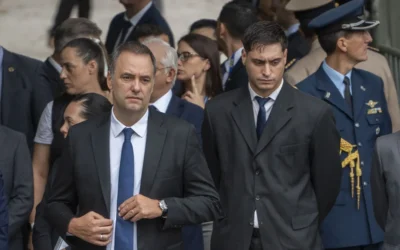 Vuelo privado a Punta del Este: Adorni contrató a un estudio de abogados para su defensa